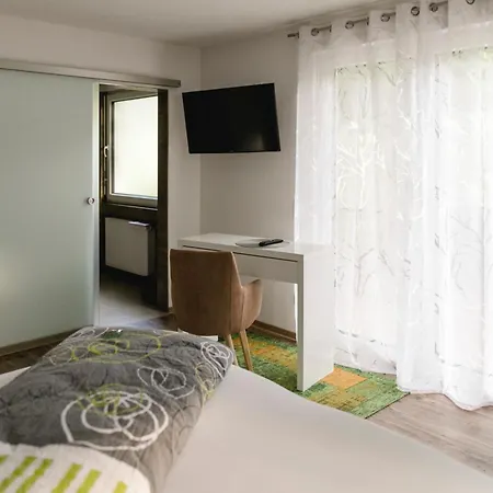 בית הארחה Waldhorn